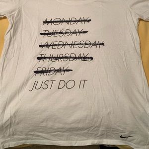 Nike womens t shirt size medium